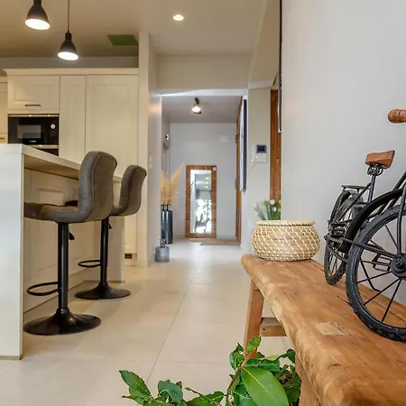 Cozy In With Wifi بيت للعطل *